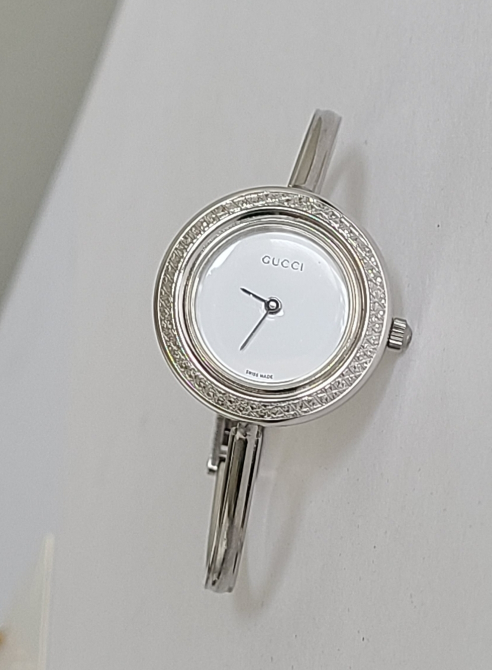 GUCCI 11 12.2L Silver Luxury Round Interchangeable Sparkle Bezel Quartz Watch - Picture 9 of 16
